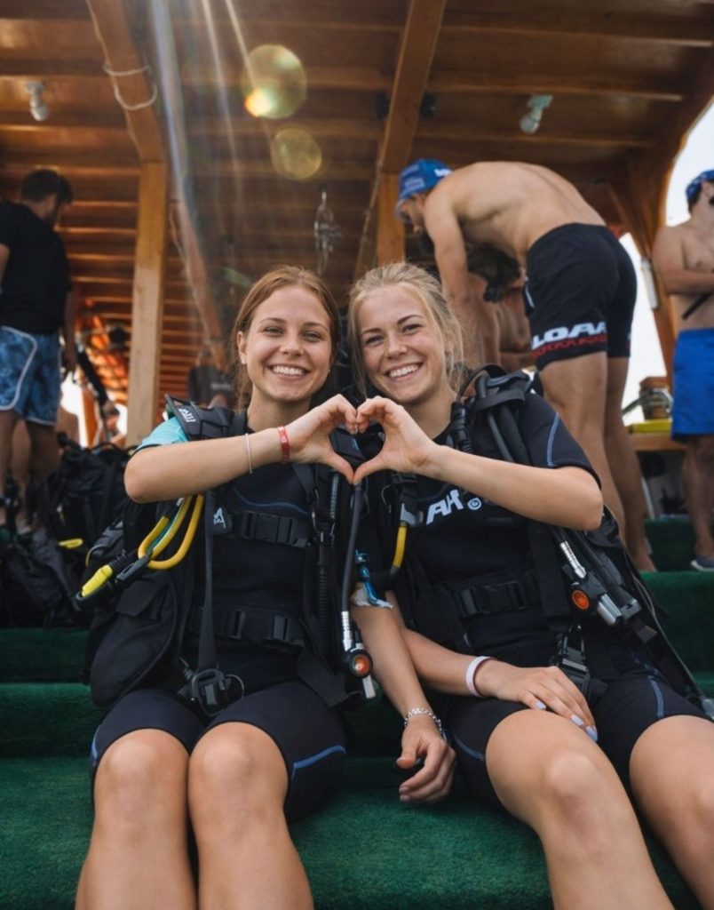 Two friends in diving gear making heart shape on Alanya diving tour boat