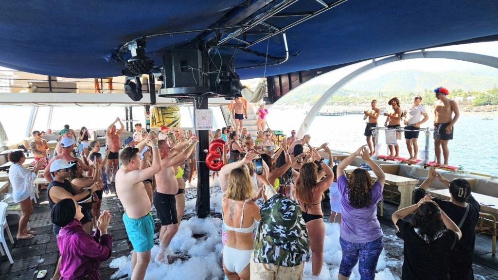 Foam party with DJ and music on Mega Star boat tour in Antalya