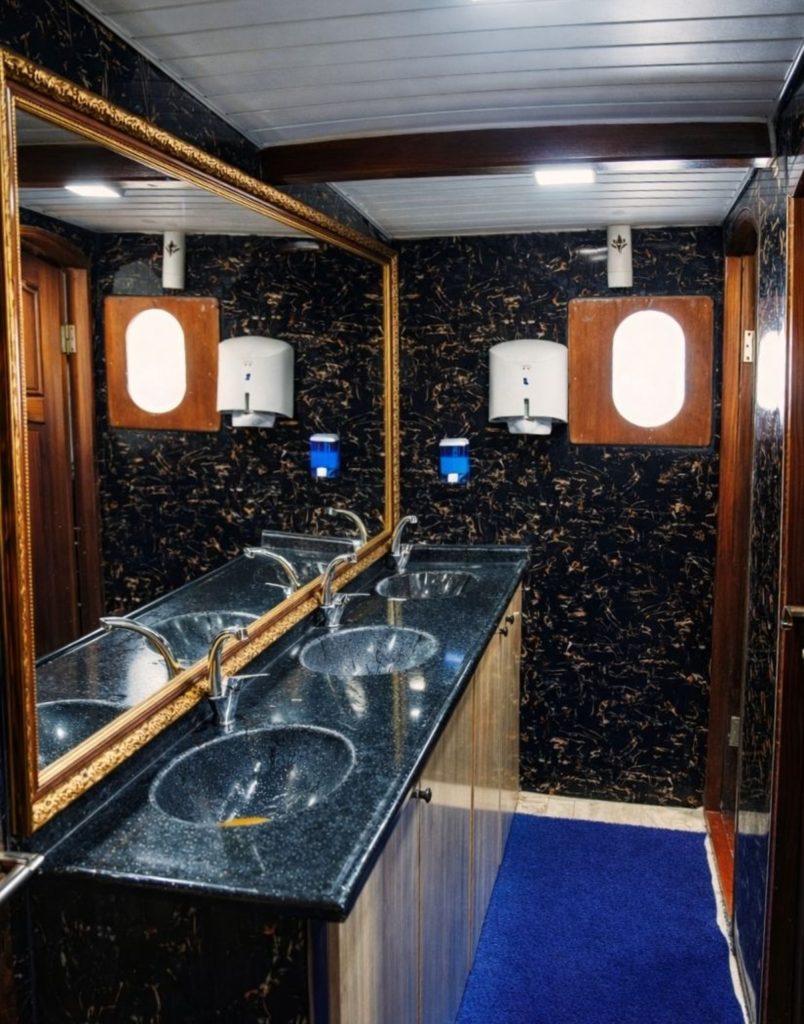 Clean and well-equipped bathroom facilities inside the Alanya pirate boat