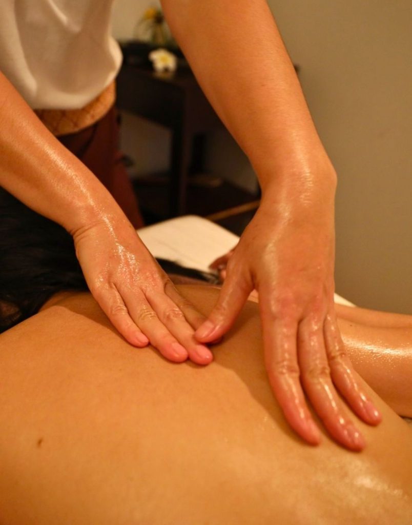 Professional aromatherapy oil massage with warm essential oils at Alanya Turkish Bath